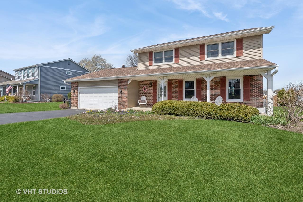 2212 High Point Dr., Lindenhurst, IL 60046