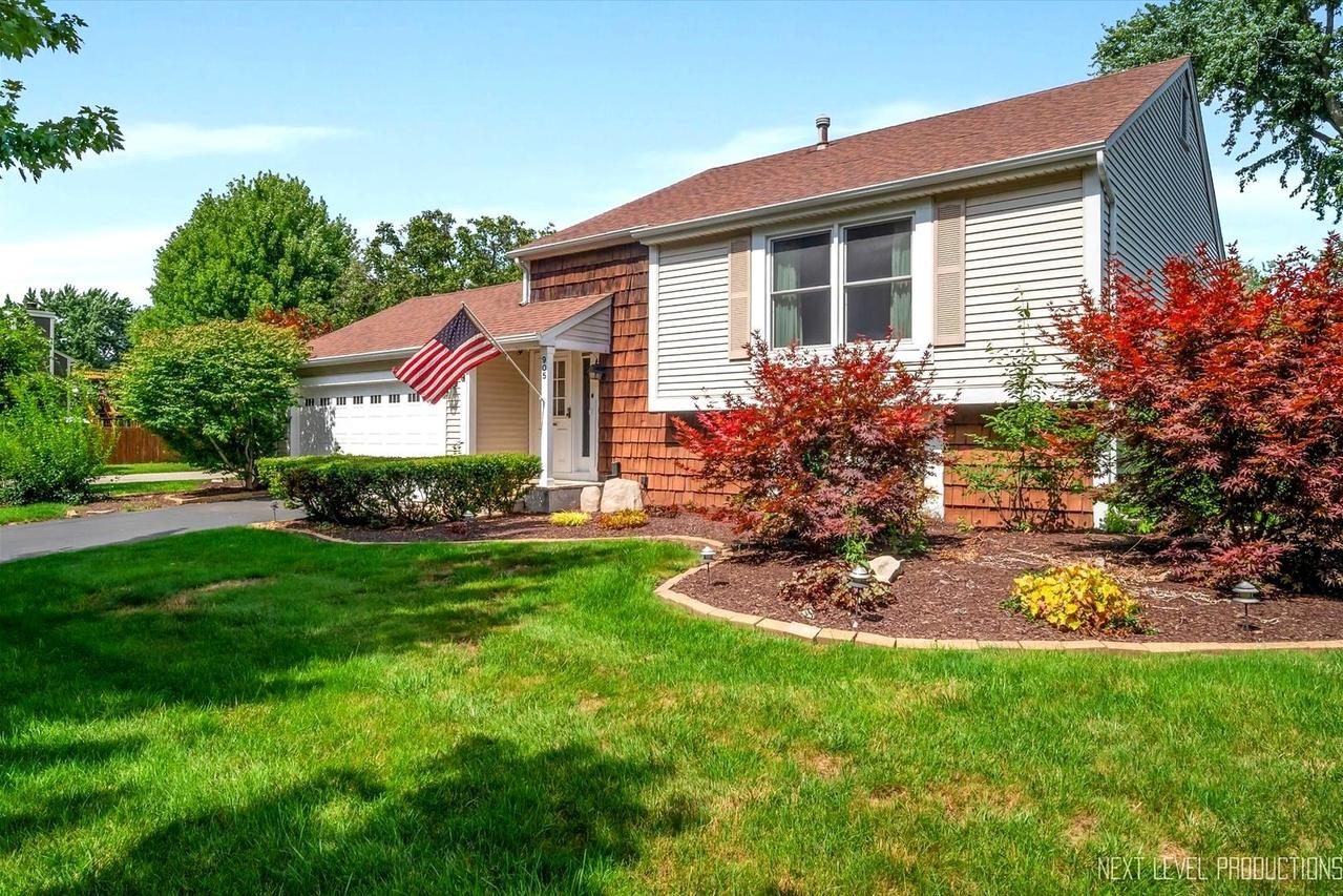 905 Lexington Ave., St. Charles, IL 60174