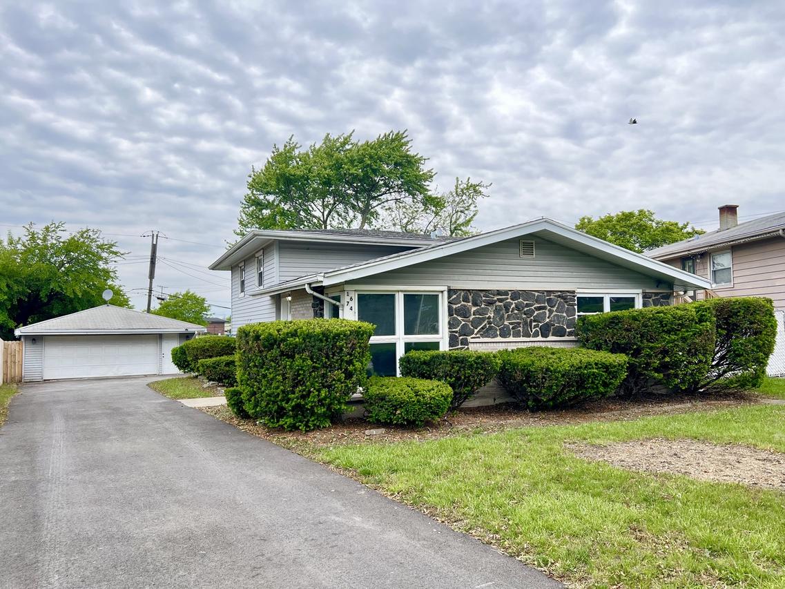 16742 Sunset Ridge Dr., Country Club Hills, IL 60478