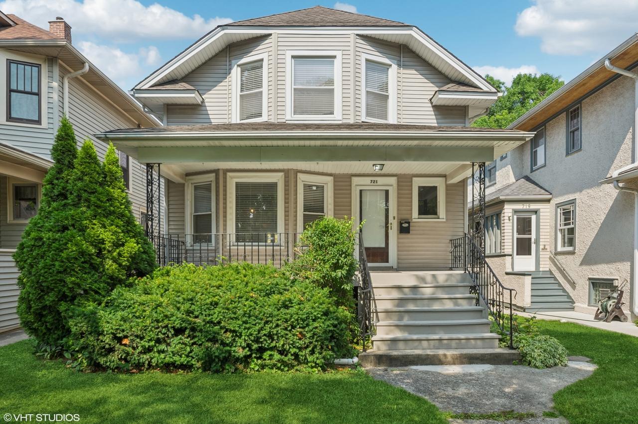 721 Clarence Ave., Oak Park, IL 60304