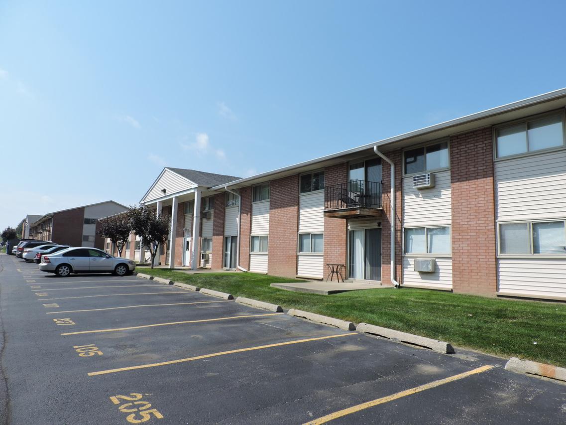 703 E Fullerton Ave. #1-110, Glendale Heights, IL 60139