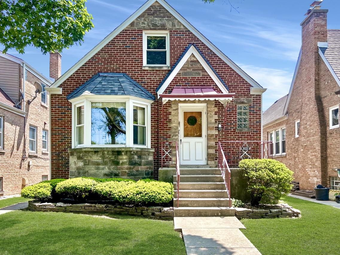 5933 N Medina Ave., Chicago, IL 60646