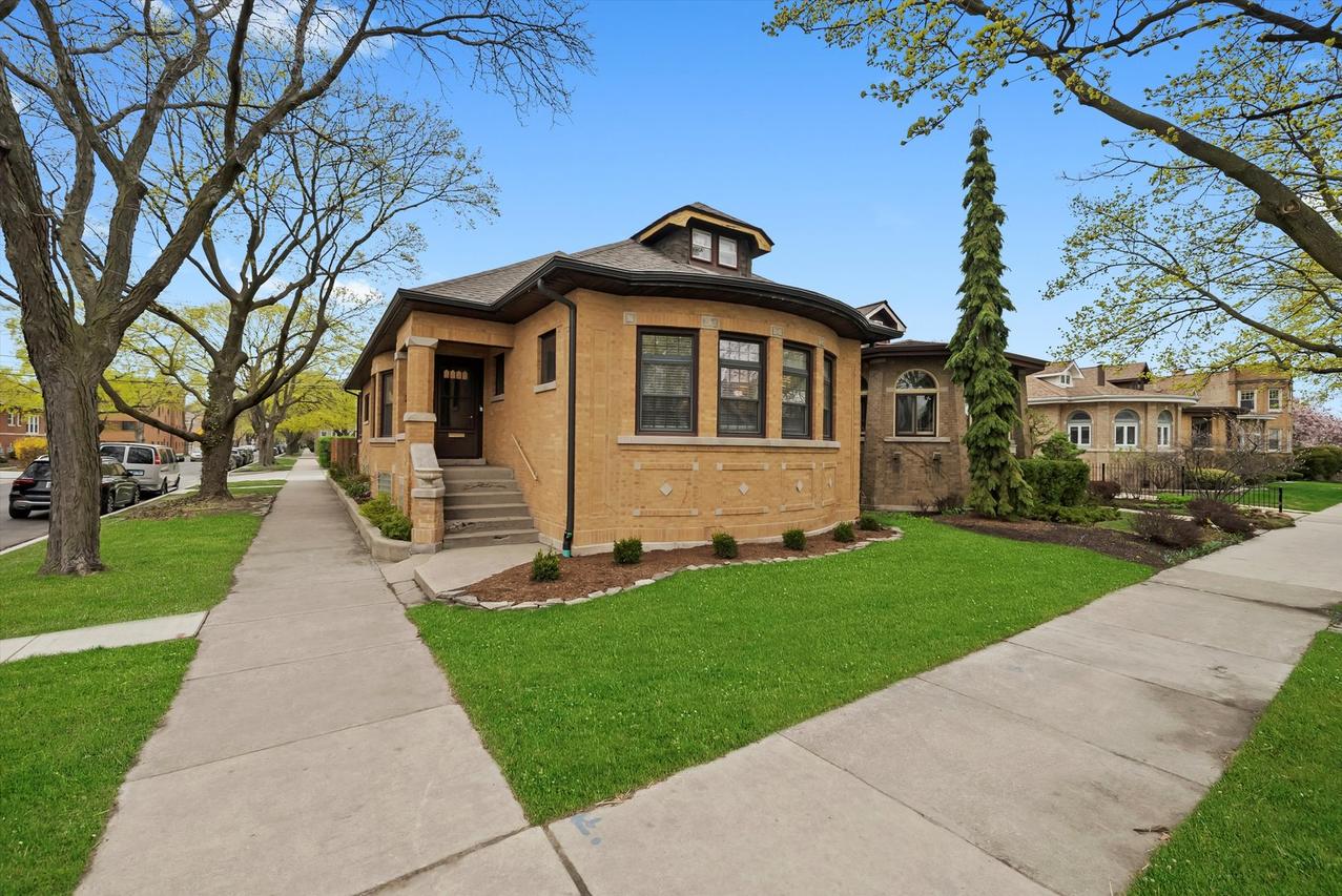 2656 W Coyle Ave., Chicago, IL 60645