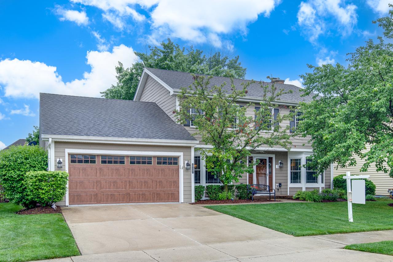 27W317 Victoria Ln., Winfield, IL 60190