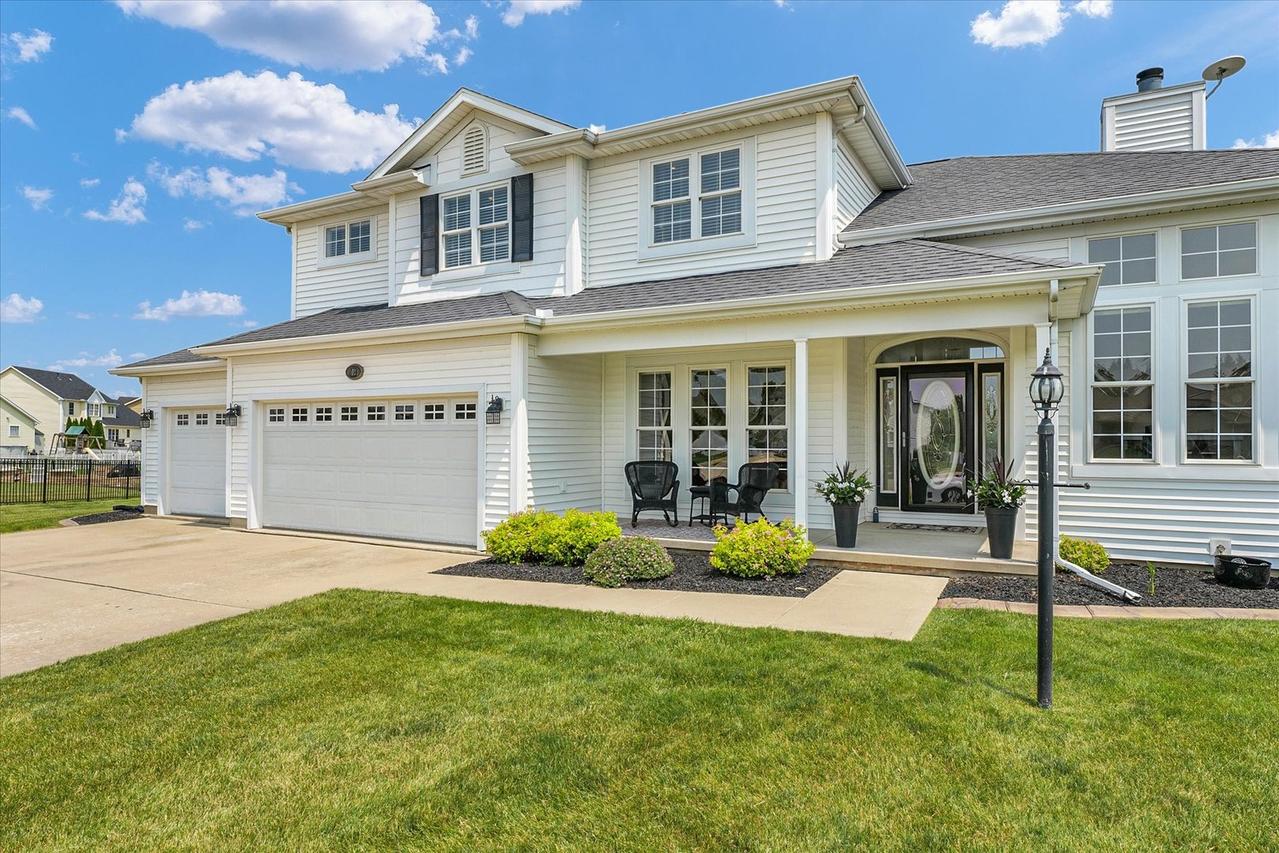 402 Cypress Ct., St. Joseph, IL 61873