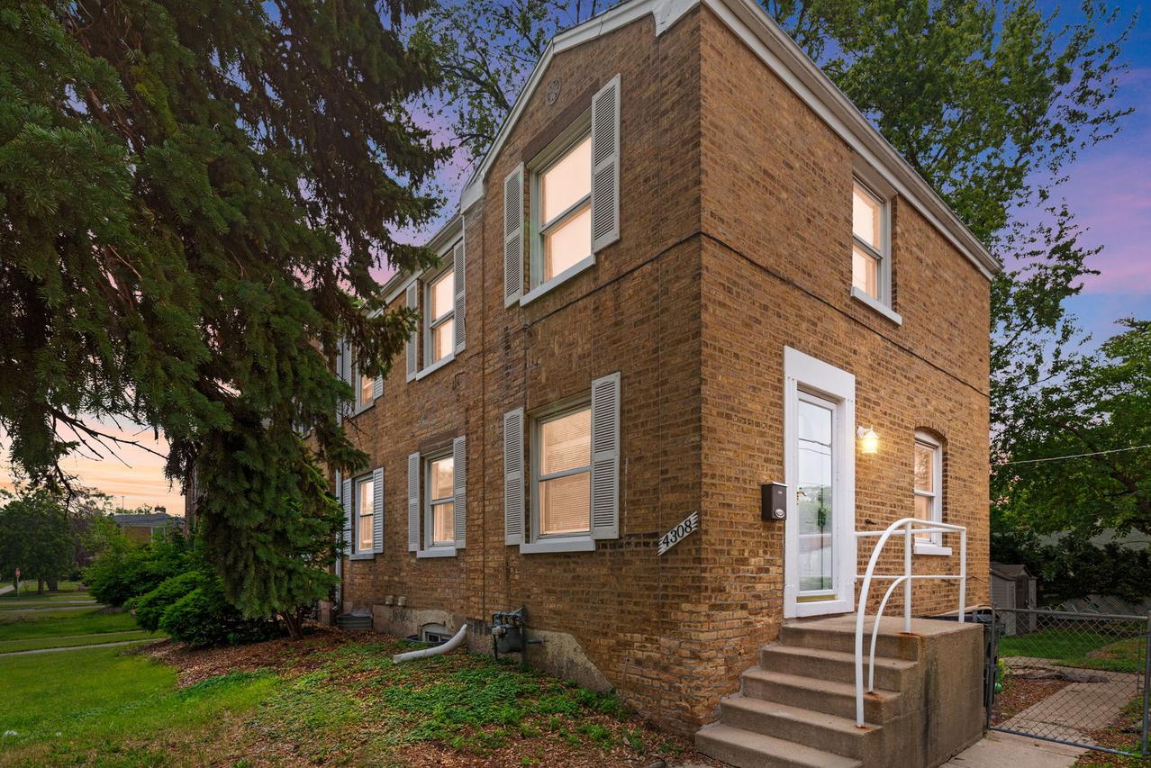 4308 Oak St., Bellwood, IL 60104