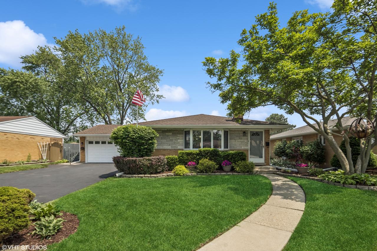 625 Patricia Ln., Des Plaines, IL 60016