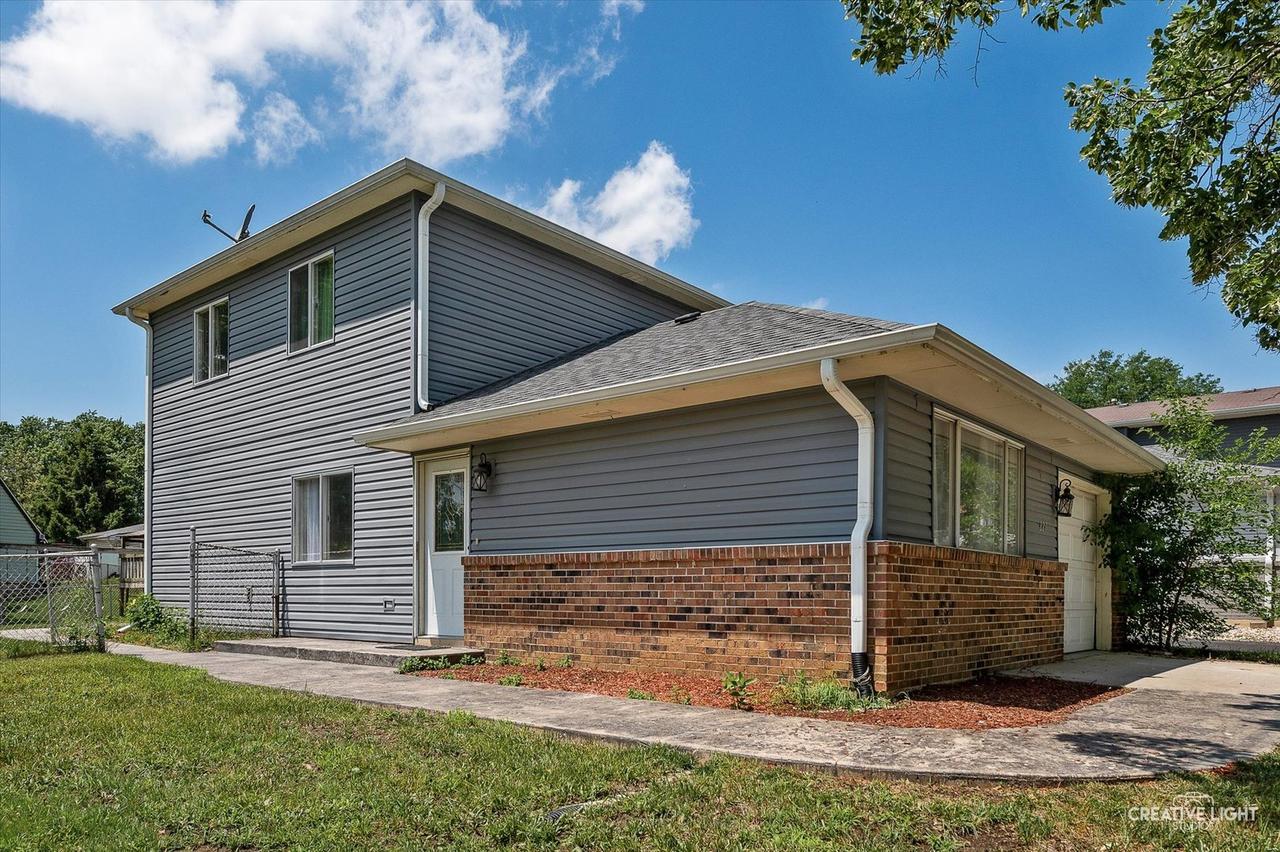 227 Radcliff Dr., Bolingbrook, IL 60440