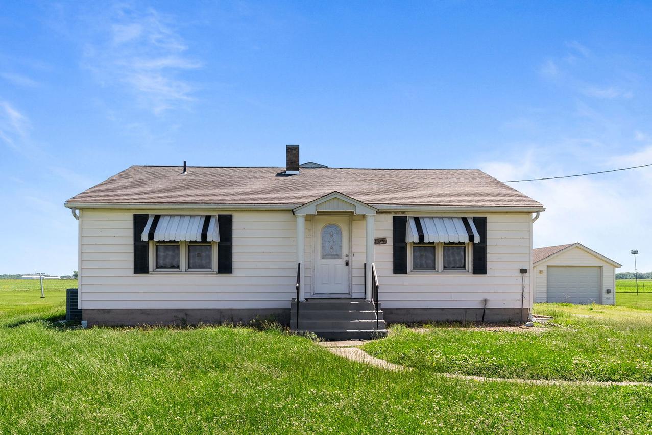 7832 Main St., Walsh, IL 62297