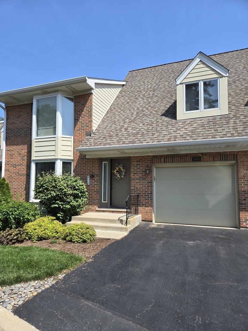 1649 N Belmont Ct., Arlington Heights, IL 60004