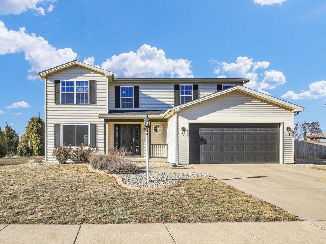 905 Bergamot St., Savoy, IL 61874