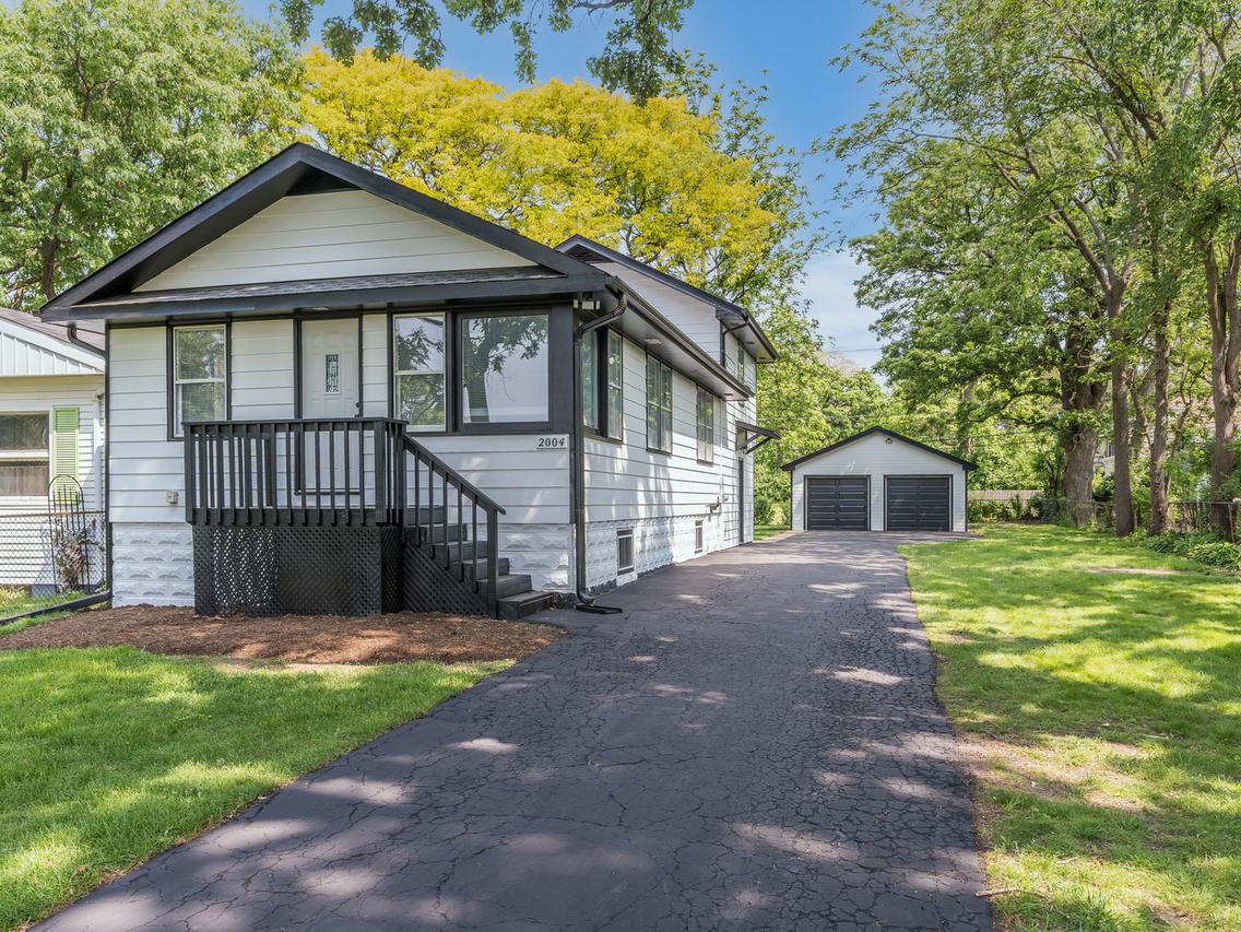 2004 Burlington Ave., Lisle, IL 60532