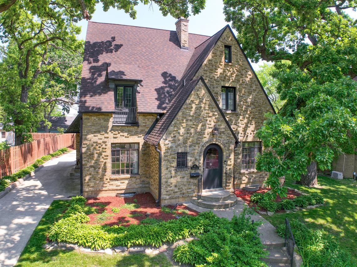 41 Hamilton Ave., Elgin, IL 60123