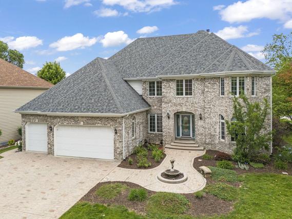 499 Waubonsee Cir., Oswego, IL 60543