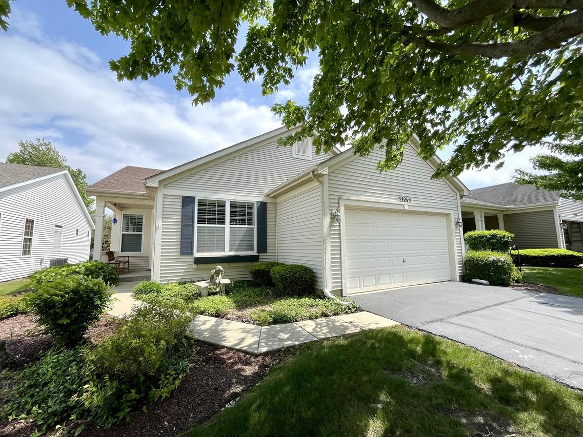 21240 Montclare Lake Dr., Crest Hill, IL 60403