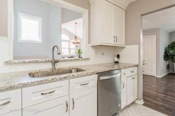 1245 Rhodes Ln., Naperville, IL 60540