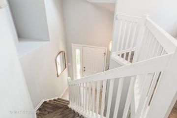 1245 Rhodes Ln., Naperville, IL 60540