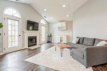 1245 Rhodes Ln., Naperville, IL 60540