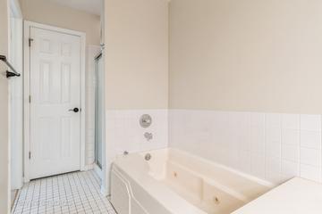 1245 Rhodes Ln., Naperville, IL 60540