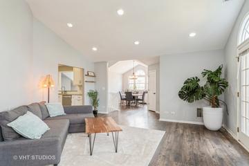 1245 Rhodes Ln., Naperville, IL 60540