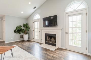 1245 Rhodes Ln., Naperville, IL 60540