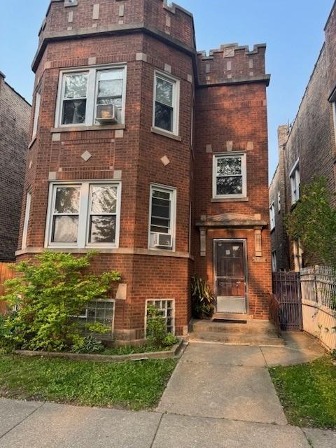 5829 N Washtenaw Ave., Chicago, IL 60659