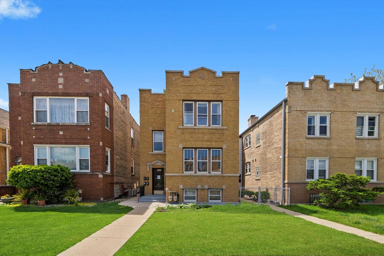 5255 W Henderson St., Chicago, IL 60641