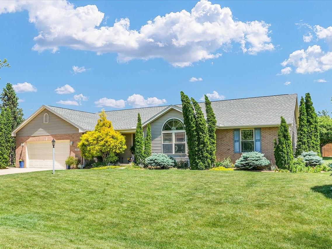 206 Wilsey Ln., Sidney, IL 61877