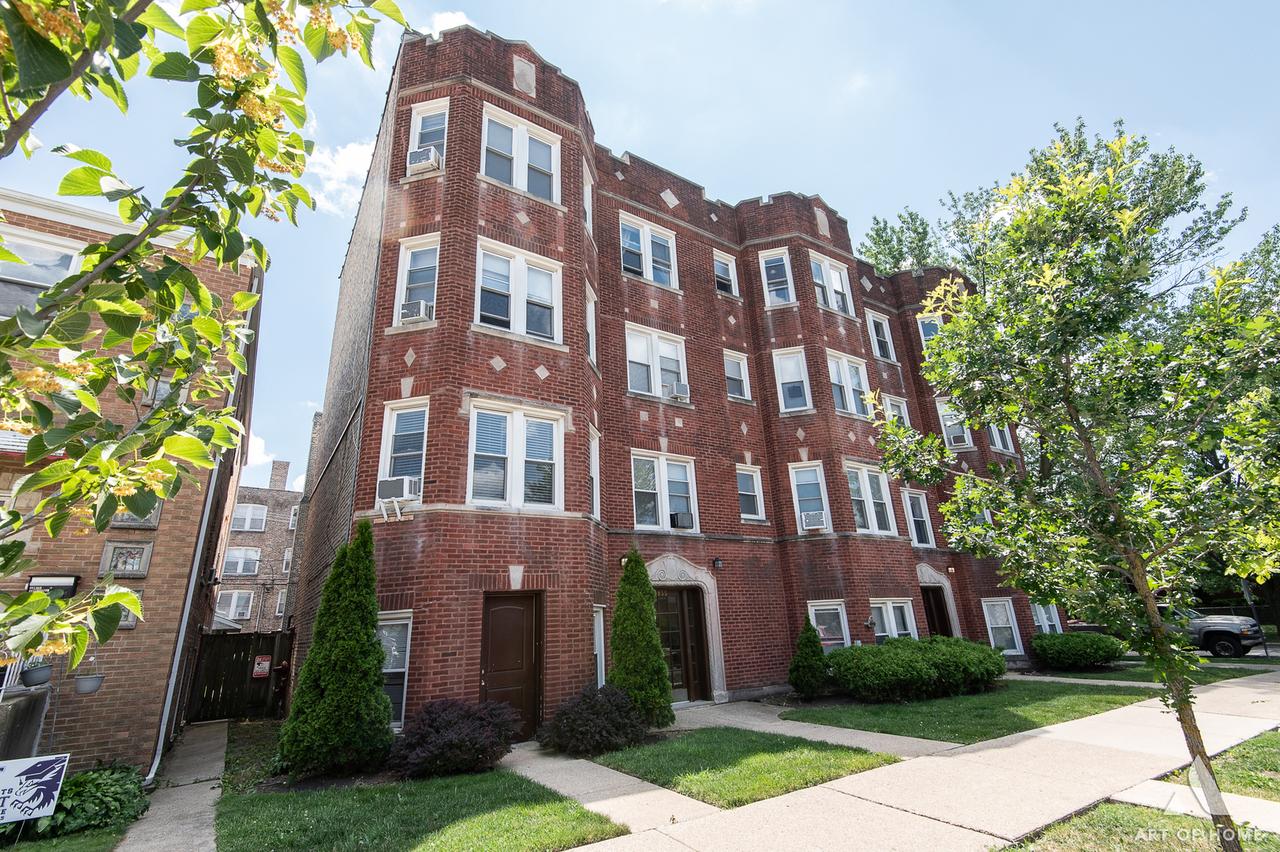 4855 W Roscoe St. #1, Chicago, IL 60641