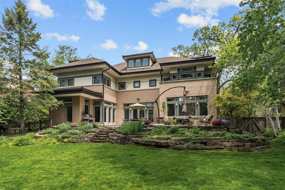 530 Essex Rd., Kenilworth, IL 60043
