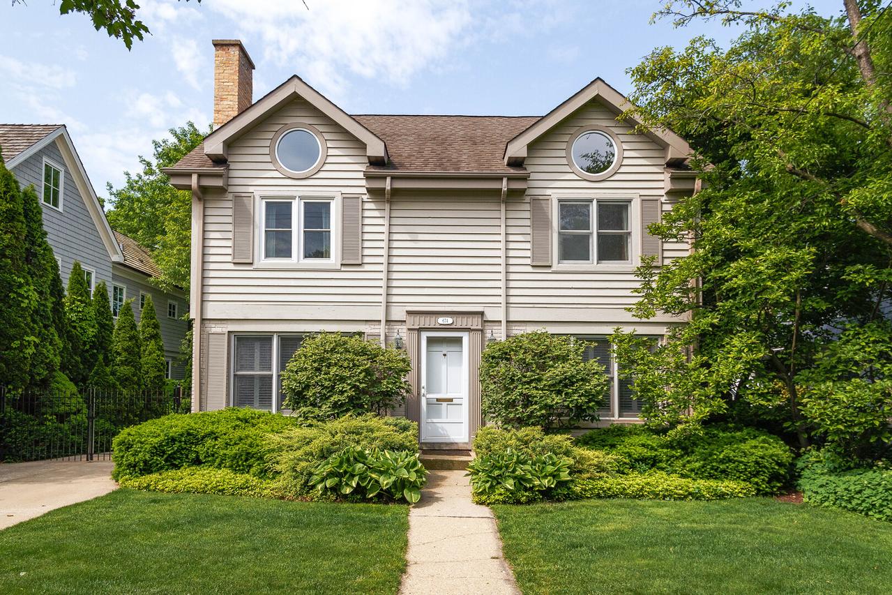 674 Foxdale Ave., Winnetka, IL 60093