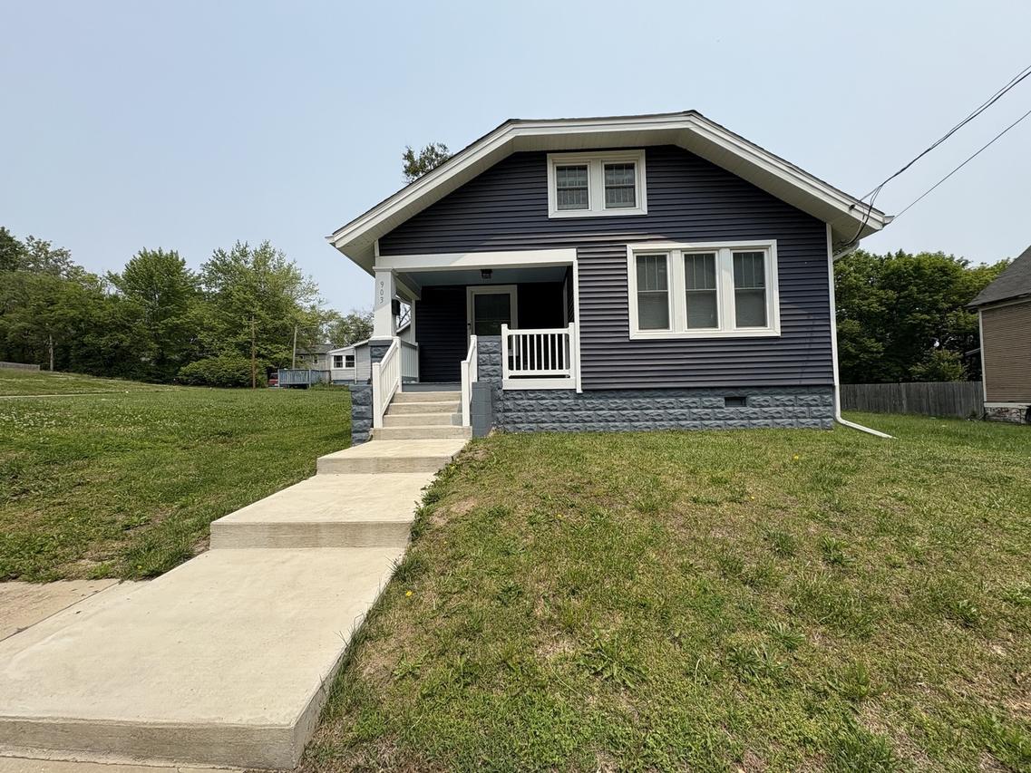 903 E Behrends Ave., Peoria, IL 61603