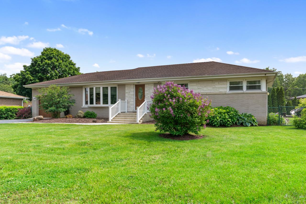 11111 Doogan Ave., Willow Springs, IL 60480
