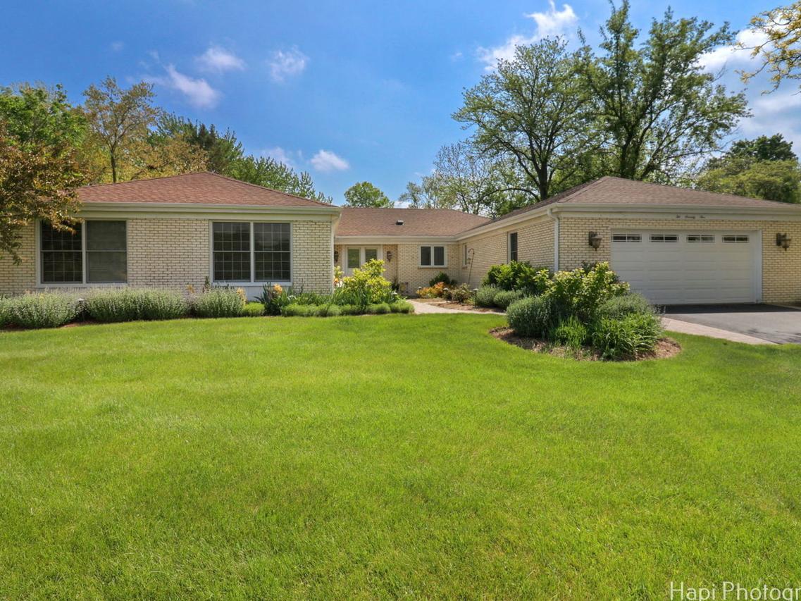 275 Surrey Ln., Barrington, IL 60010