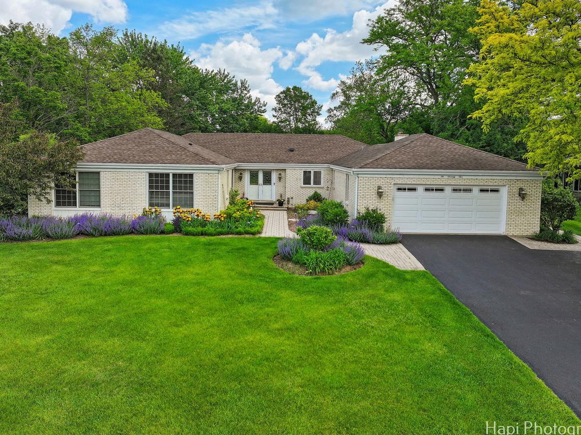 275 Surrey Ln., Barrington, IL 60010
