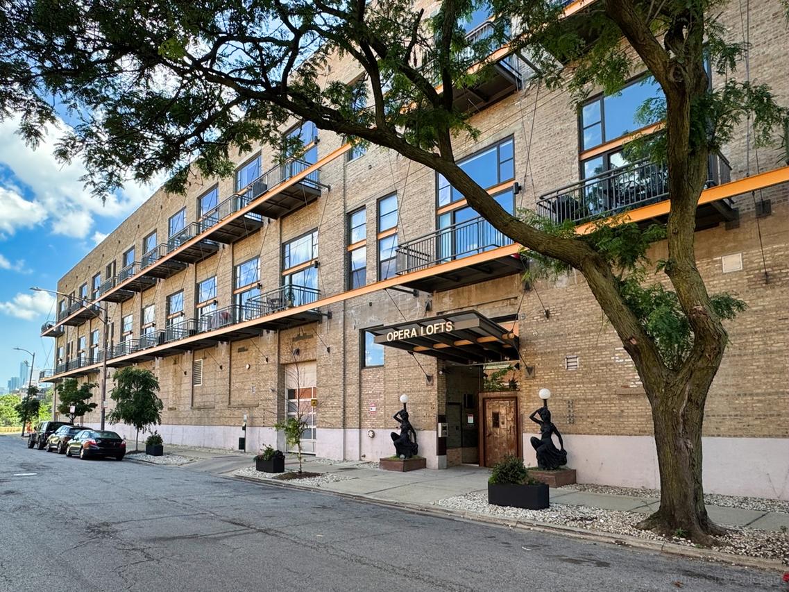 2545 S Dearborn St. #405, Chicago, IL 60616