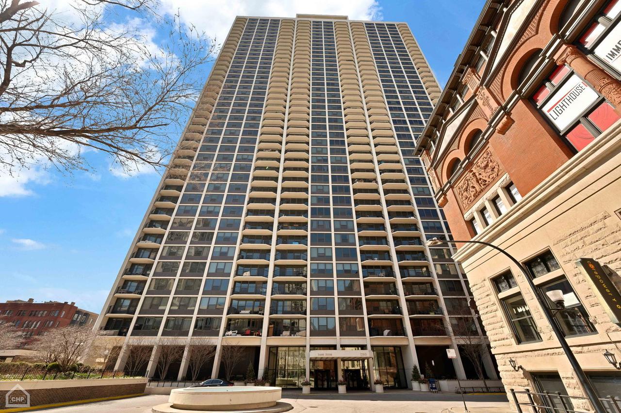 1560 N Sandburg Ter. #2810J, Chicago, IL 60610