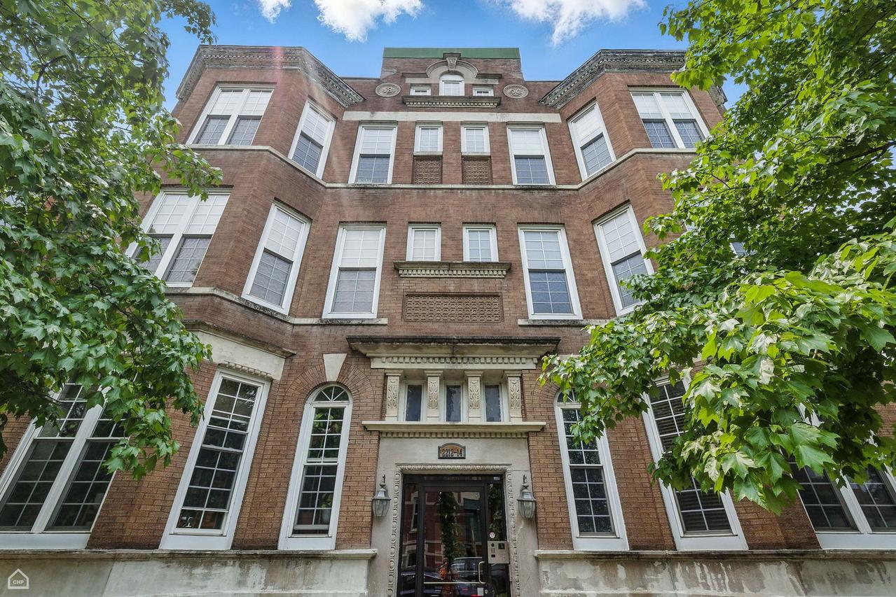 2212 N Campbell Ave. #1D, Chicago, IL 60647