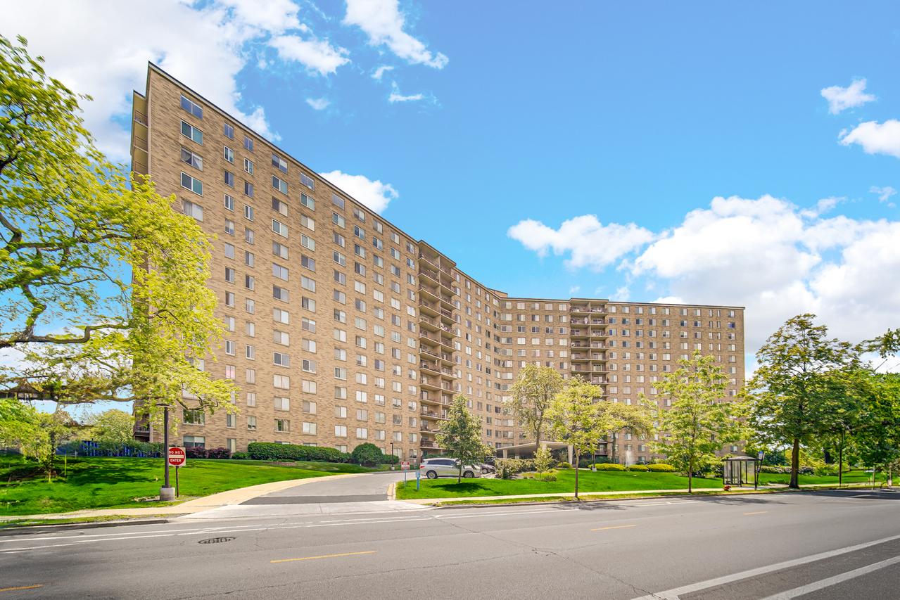 6833 N Kedzie Ave. #1203, Chicago, IL 60645