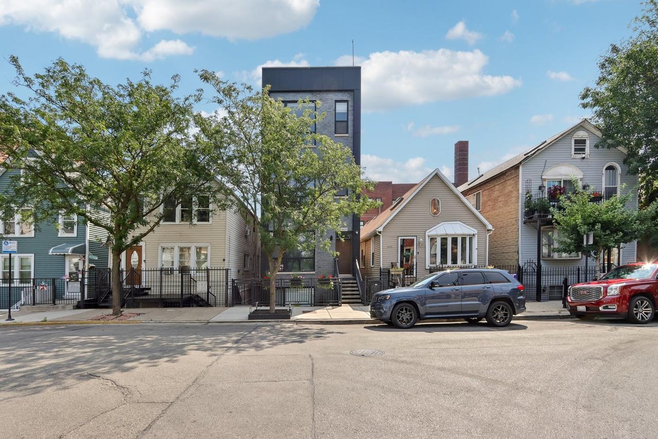 1631 S Carpenter St. #3, Chicago, IL 60608
