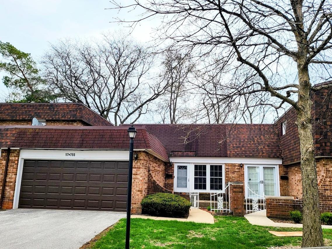 17W755 Lowell Ln., Villa Park, IL 60181