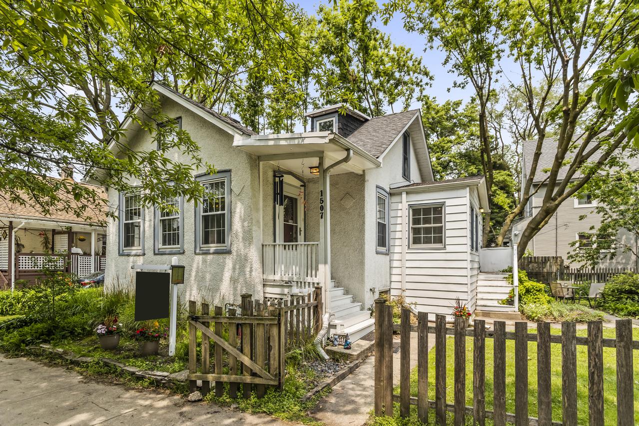 1507 Lee St., Evanston, IL 60202