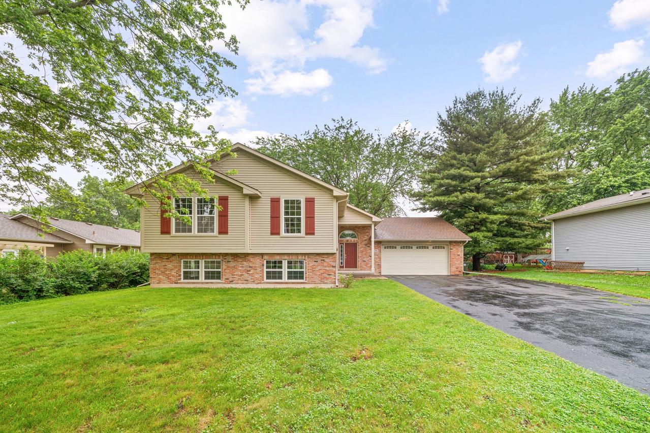 1696 Hilda Dr., Lake Holiday, IL 60548