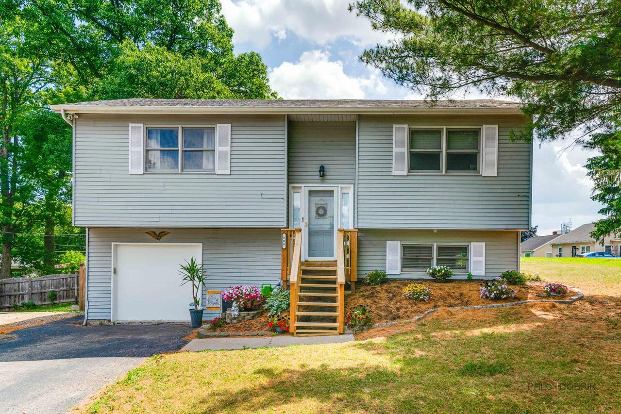 808 Peter St., Mchenry, IL 60050