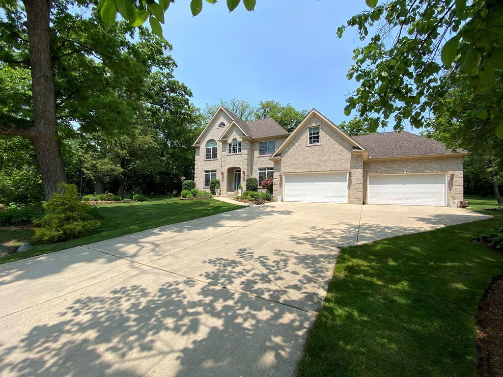 23W190 Red Oak Dr., Glen Ellyn, IL 60137