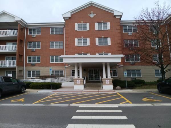 1220 Depot St. #303, Glenview, IL 60025