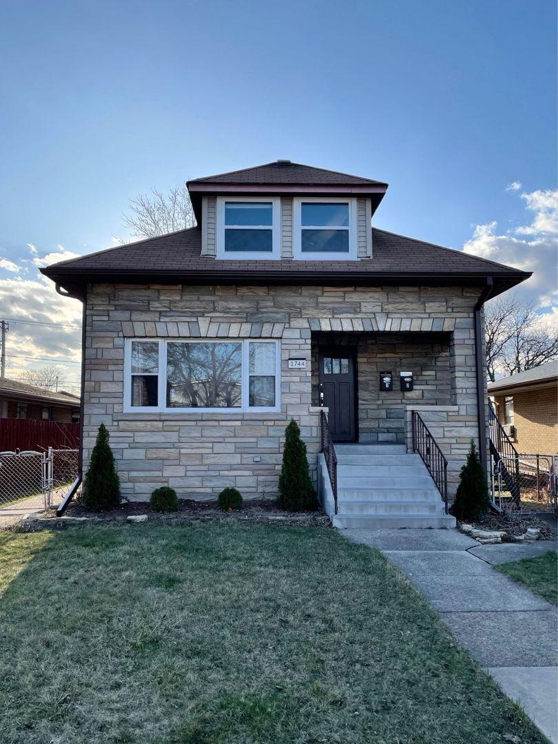 1744 Broadway St., Melrose Park, IL 60160
