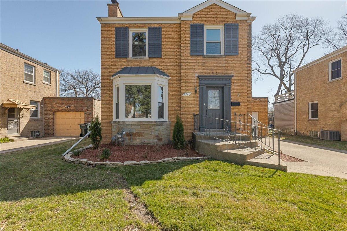 7241 N Kilpatrick Ave., Lincolnwood, IL 60712