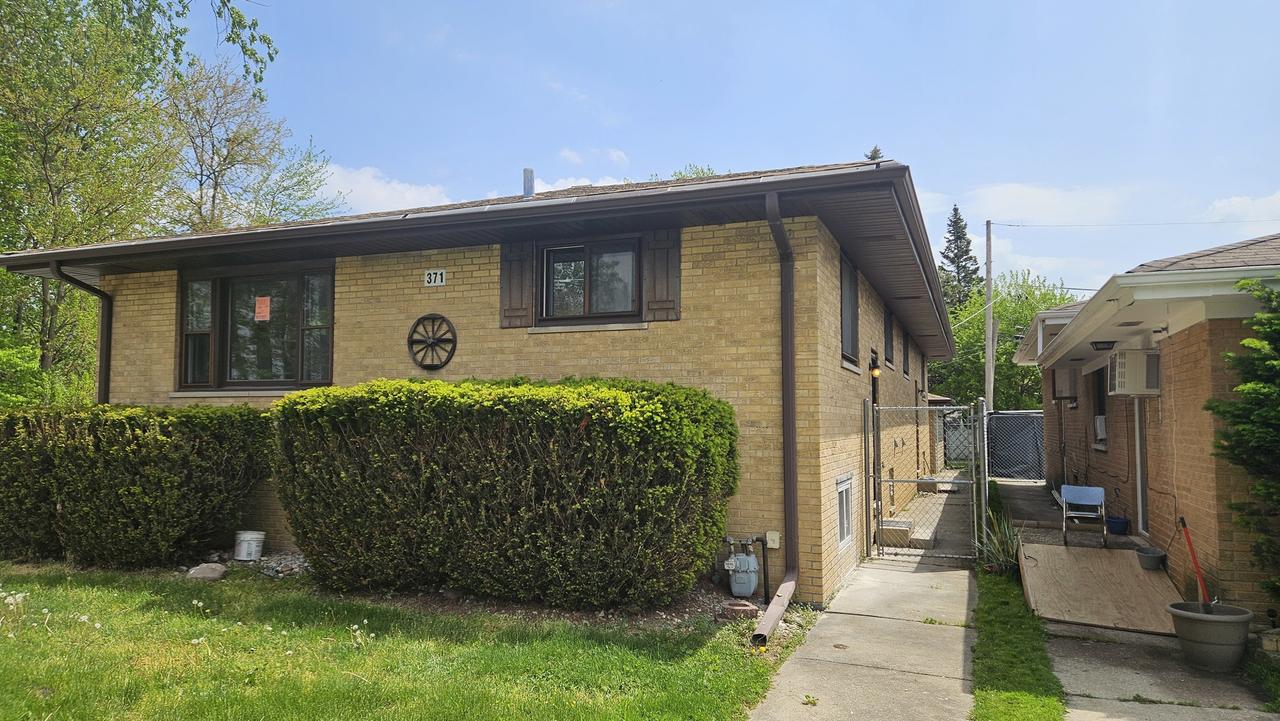 371 Buffalo Ave., Calumet City, IL 60409