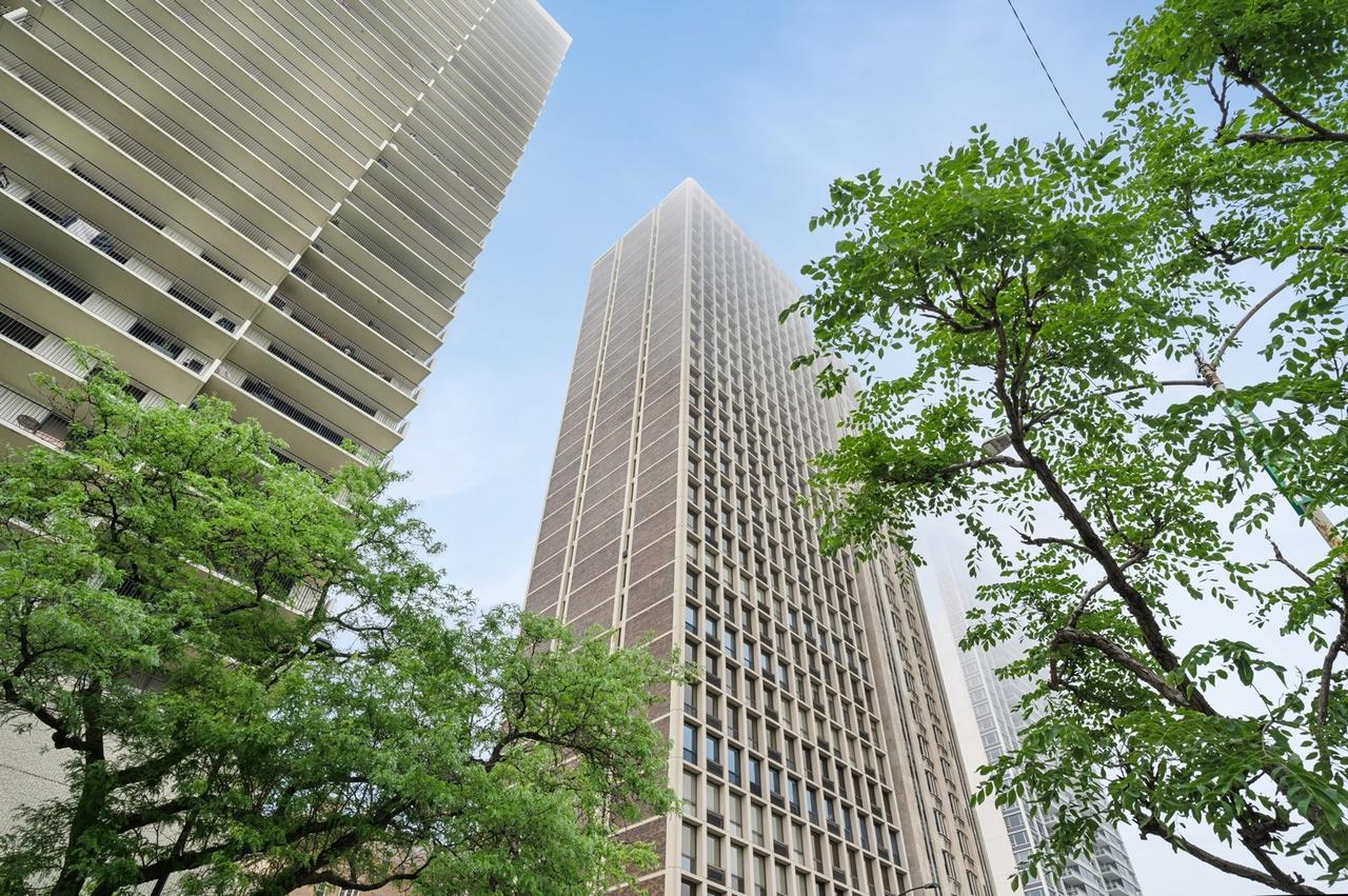 1240 N Lake Shore Dr. #27B, Chicago, IL 60610